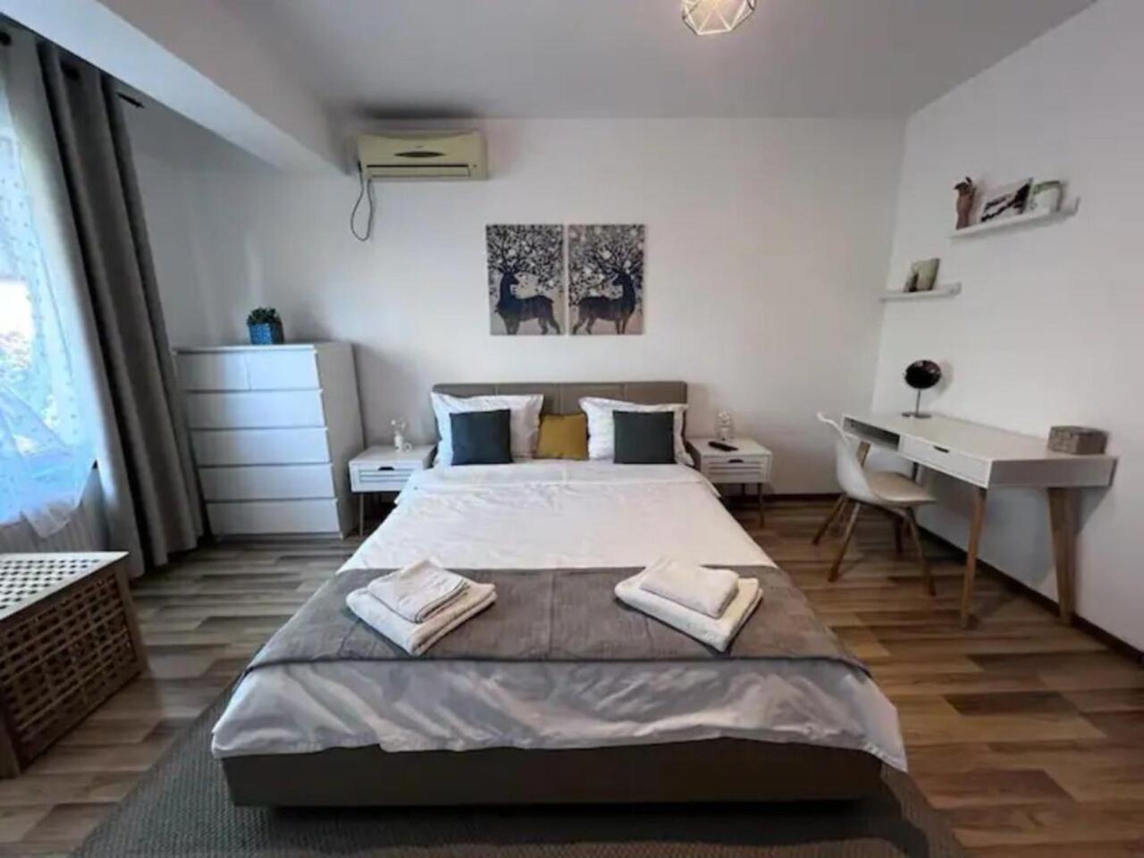 Vila Luminoasa Cu Curte Privata Bucarest Exterior foto