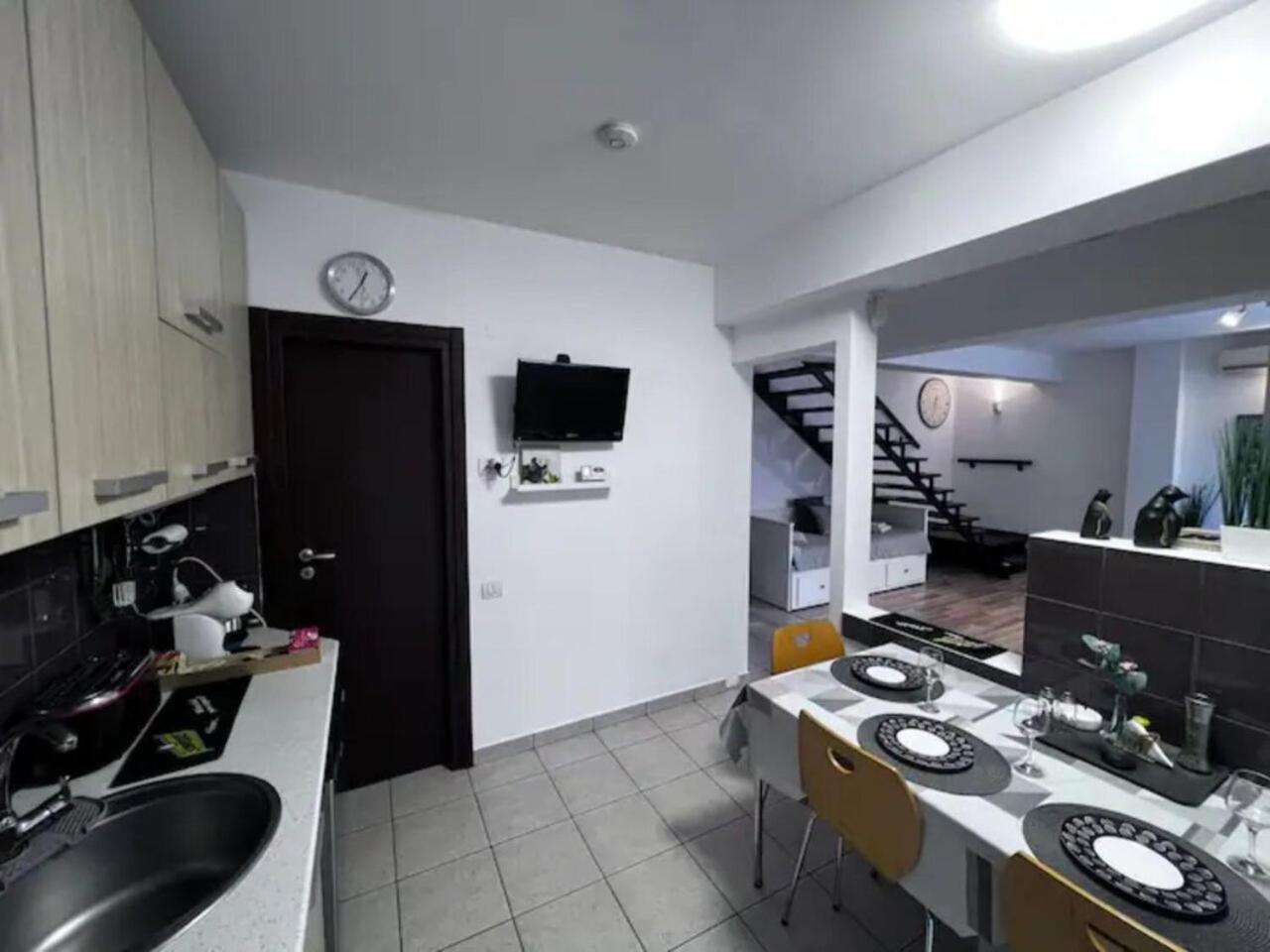 Vila Luminoasa Cu Curte Privata Bucarest Exterior foto