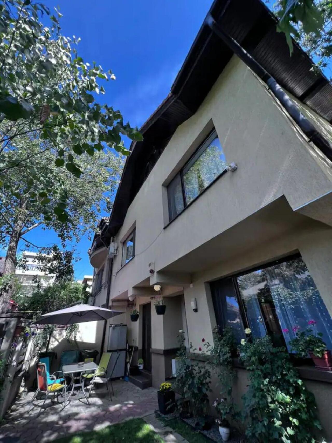 Vila Luminoasa Cu Curte Privata Bucarest Exterior foto